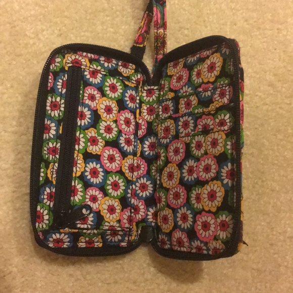 Vera Bradley wristlet - Picture 3 of 3